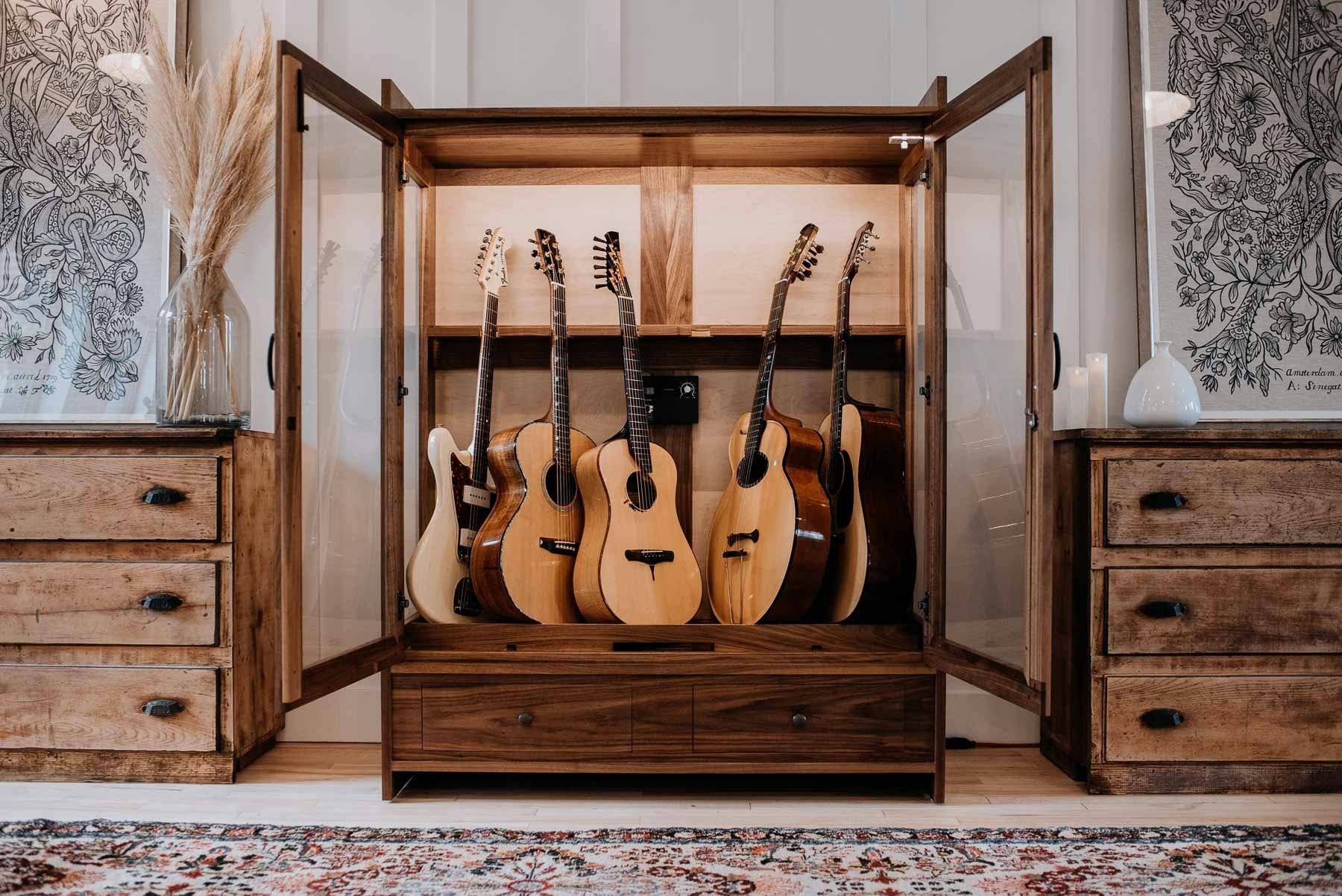 acoustic guitar humidified display case