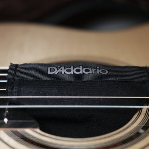 acoustic-guitar-humidity-control-daddario