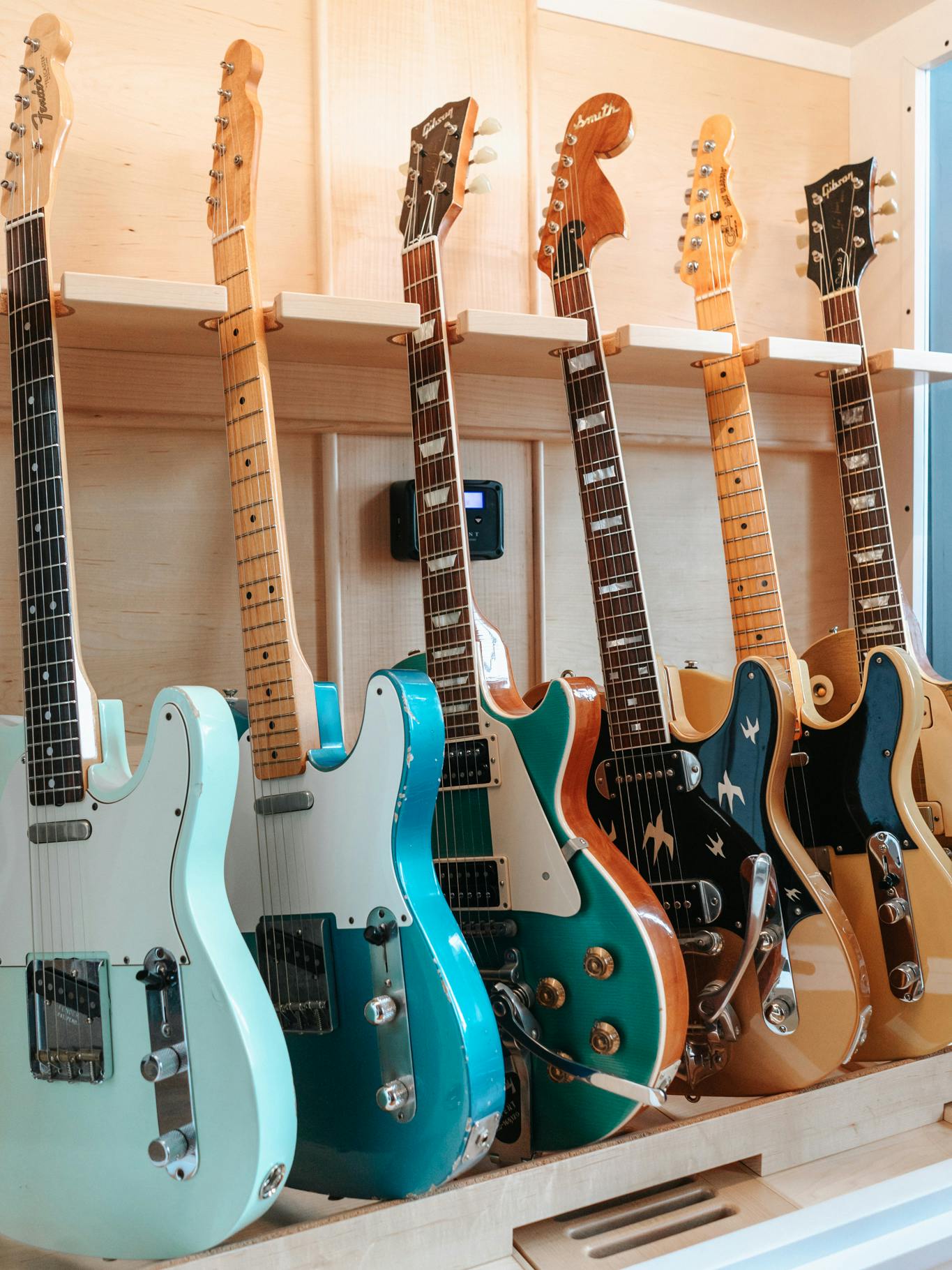 maple humidified electric guitar display case