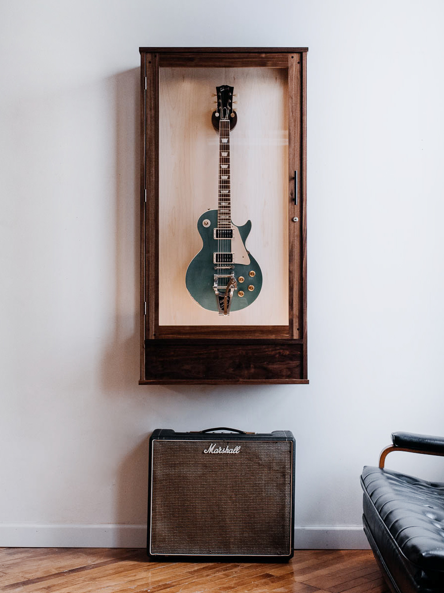 Guitar display deals wall mount