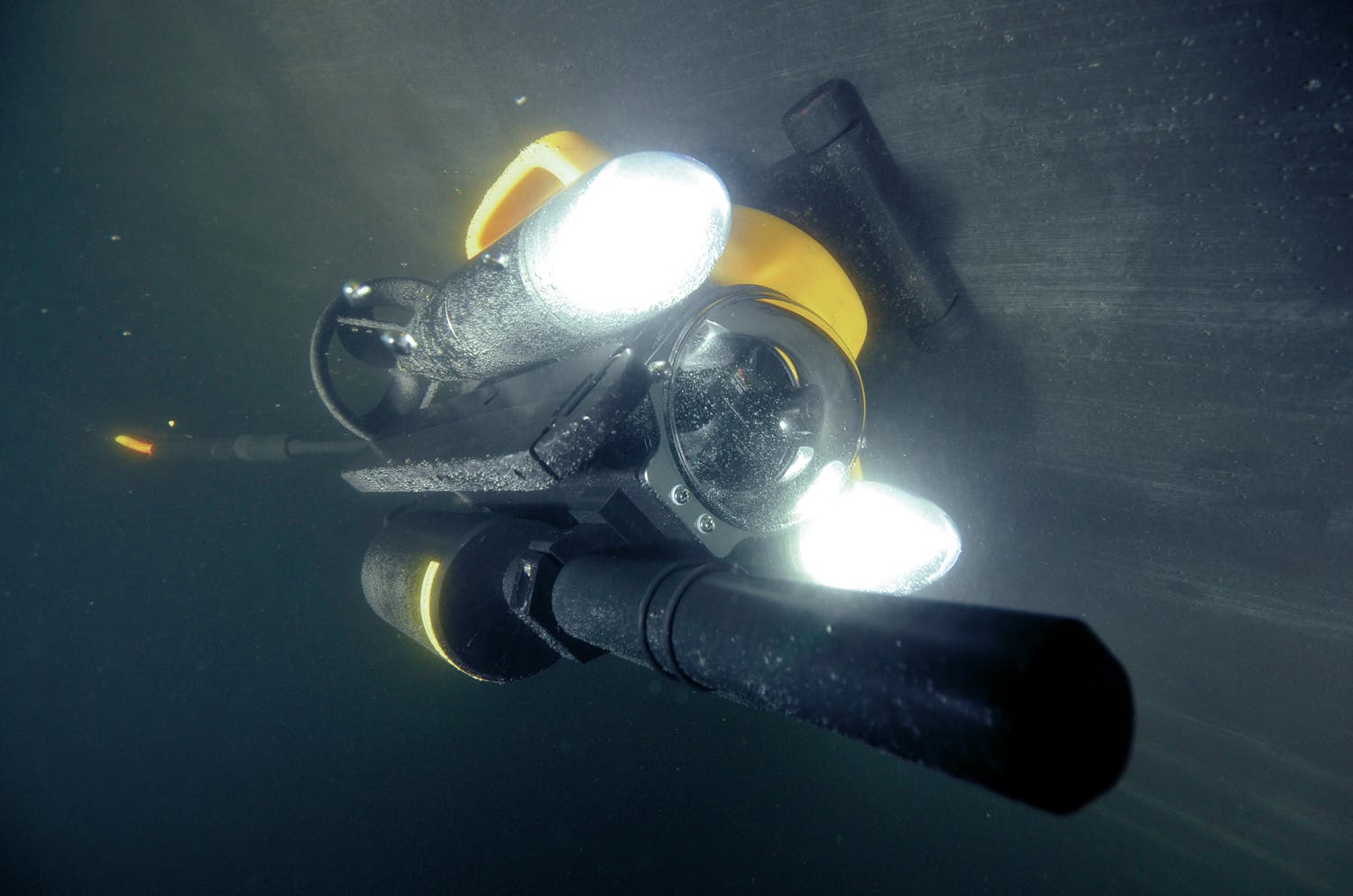 real-time performance monitoring using underwater ROV