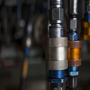 failure of hydraulic hose connectors