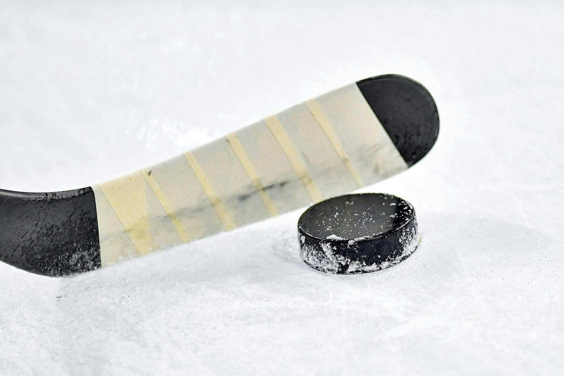 When Is It Time to Buy a New Hockey Stick?