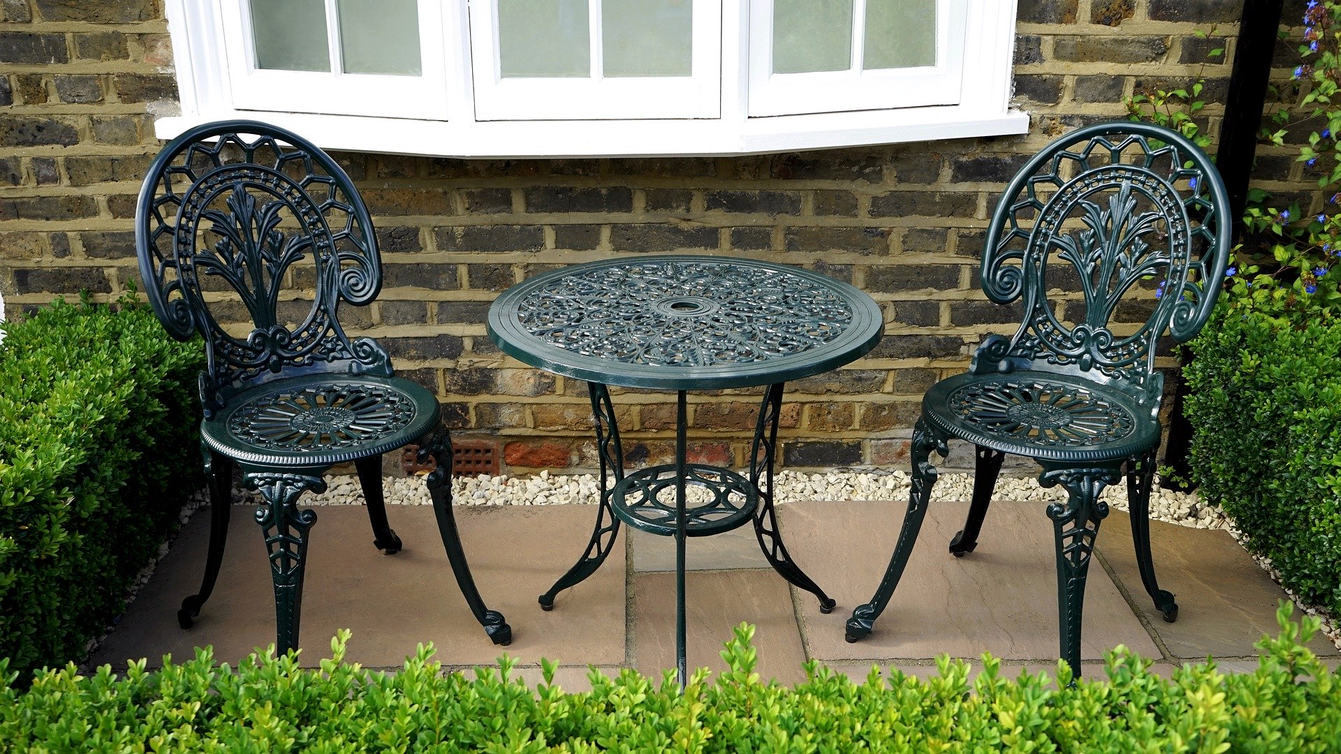 Frozen outdoor table and chairs hot sale