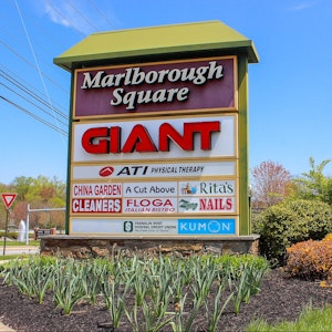 kennett-marlborough-square-pylon-sign